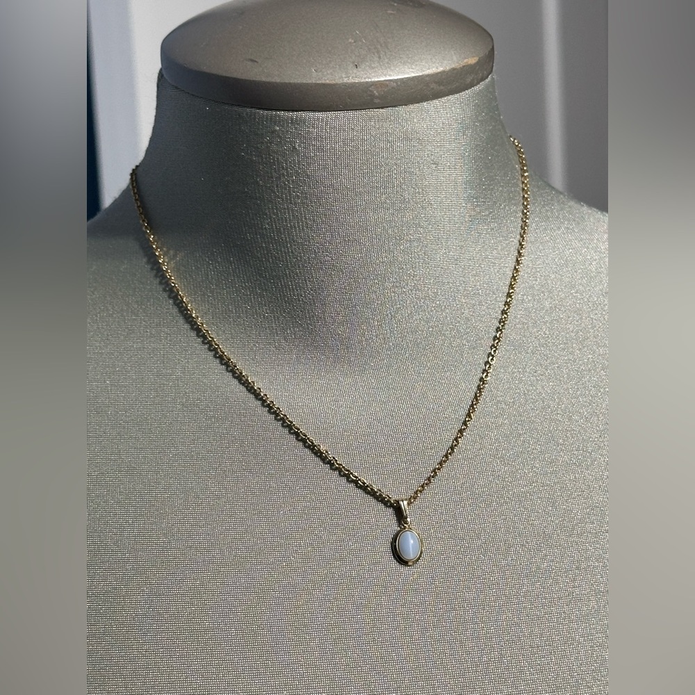 Vintage SARAH COVENTRY (Sarah Cov) costume jewelry shorter chain pendant